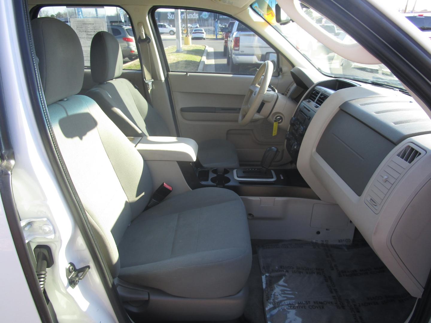 2012 WHITE Ford Escape XLS FWD (1FMCU0C7XCK) with an 2.5L L4 DOHC 16V engine, located at 1814 Albert Pike Road, Hot Springs, AR, 71913, (501) 623-1717, 34.494228, -93.094070 - Photo#6
